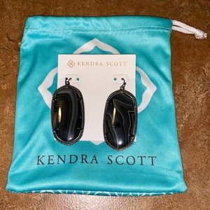 Black Kendra Scott marble earrings!